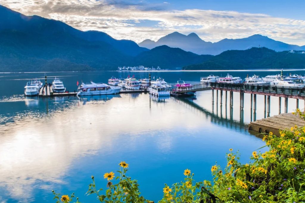 sun moon lake day trip from taipei