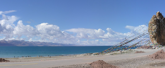 namtso lake in april