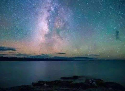 lake namtso at night