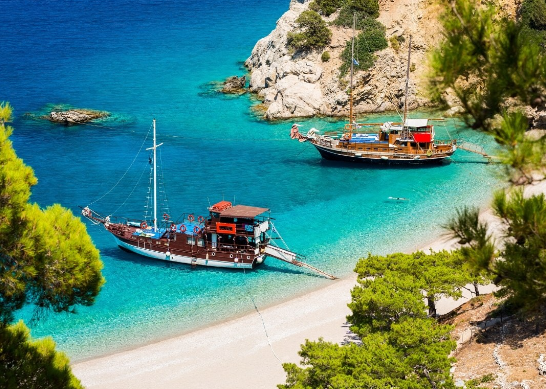 Best Greek Islands for Honeymoon Travel