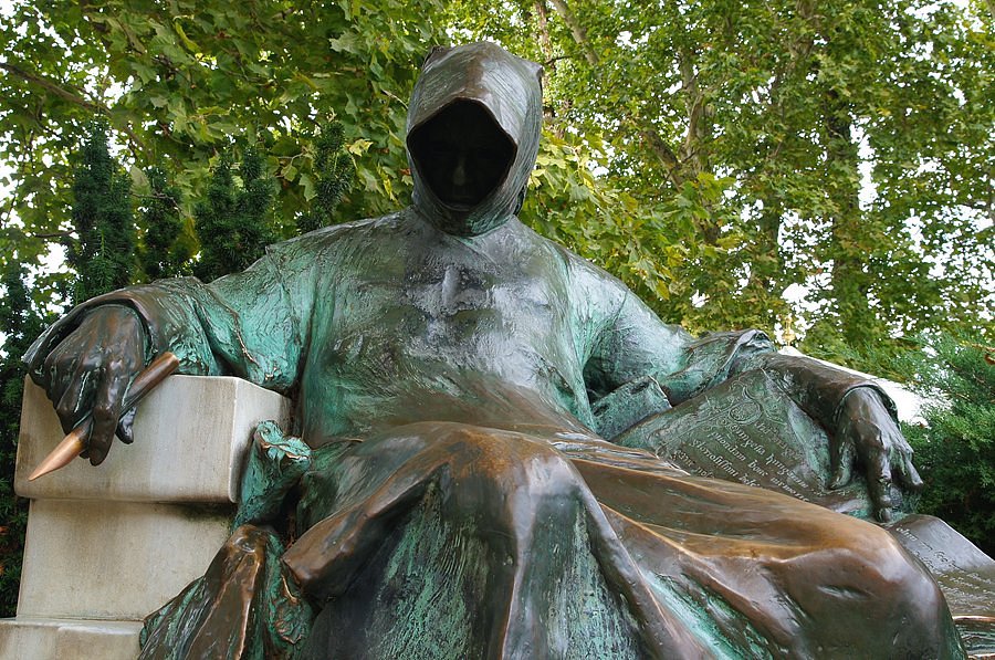 Budapest Anonymous Statue